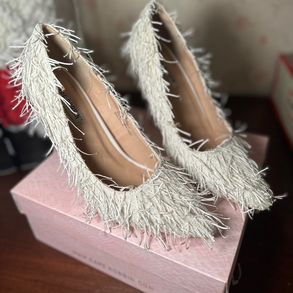 White Fuzzy Heels 👠